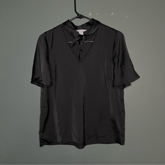 H&M Black Short Sleeve Tee - Picture 1 of 5